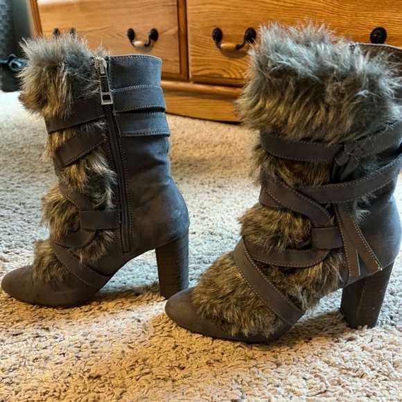 🅴 Charles By Charles David Alberta Bootie - Picture 5 of 11